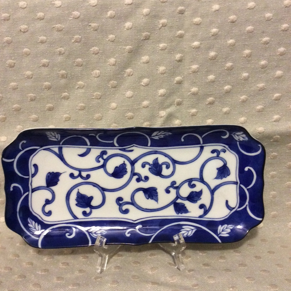 Blue and white ceramic platter/tray/trinket dish/cracker plate